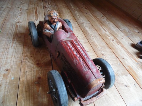 Großes auto vintage mit biker - großes,